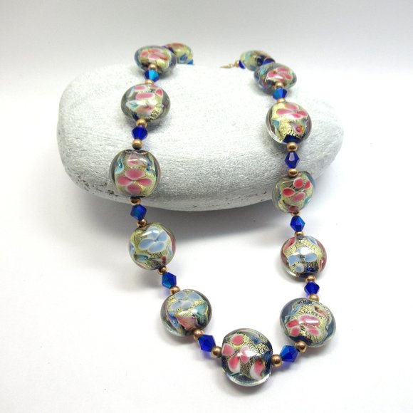Glass and Crystal bead necklace - Picture 2 of 13